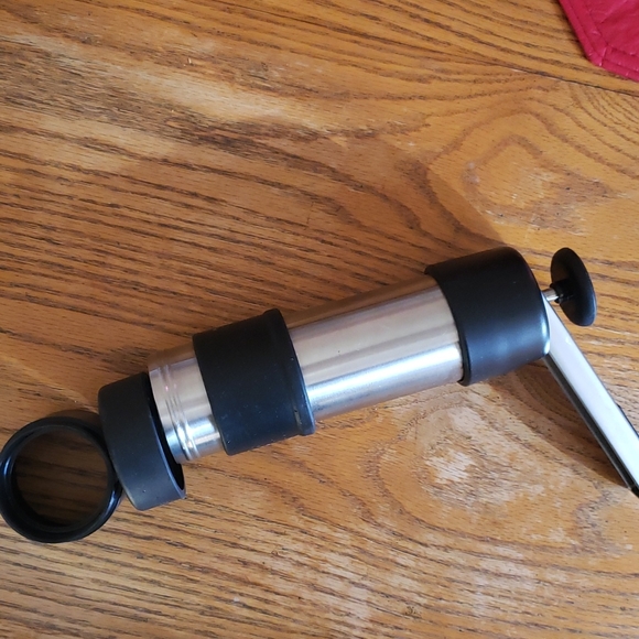 KitchenAid  Cookie press with Cupcake And Tip decorating kits - Picture 8 of 16